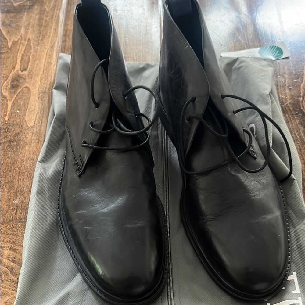 Steve Madden Black Chukka Boots with Smooth Leather Finish